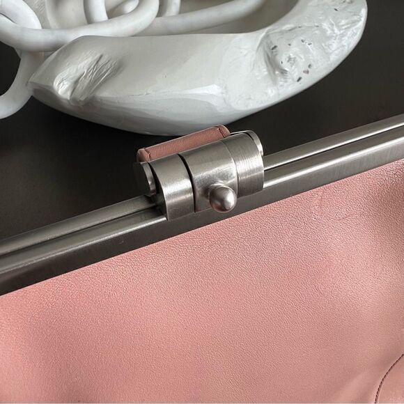 HOBO INTERNATIONAL Pink Leather  Hang Bag Single Handle Top Structured Design. - Picture 4 of 9